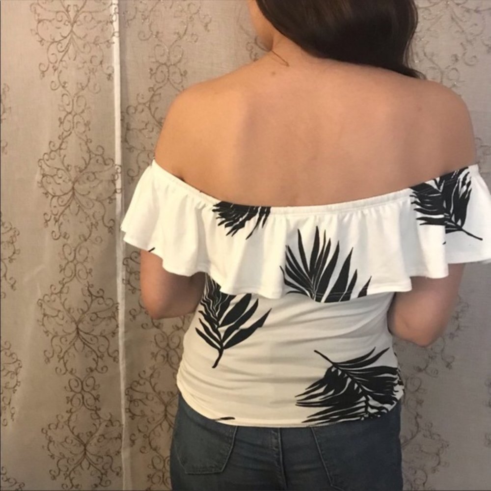 Pretty off the shoulder black & white spring top - Picture 2 of 4